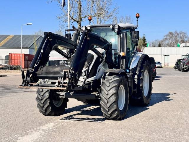 Tractor Valtra N104 Hitech5 met voorlader 4700 uur!