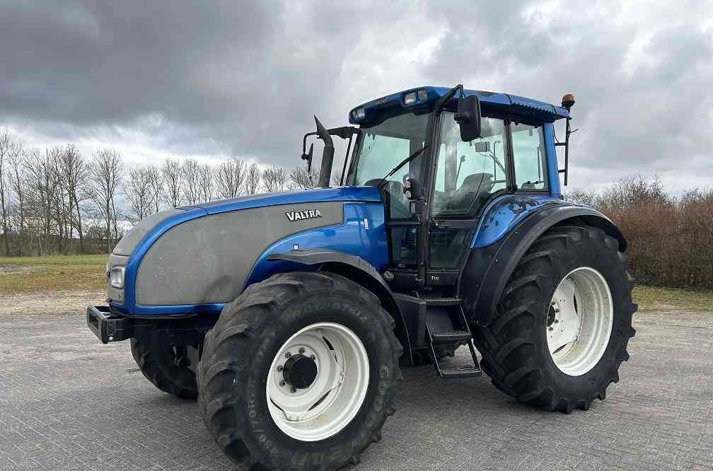 Tractor Valtra T130 trekker