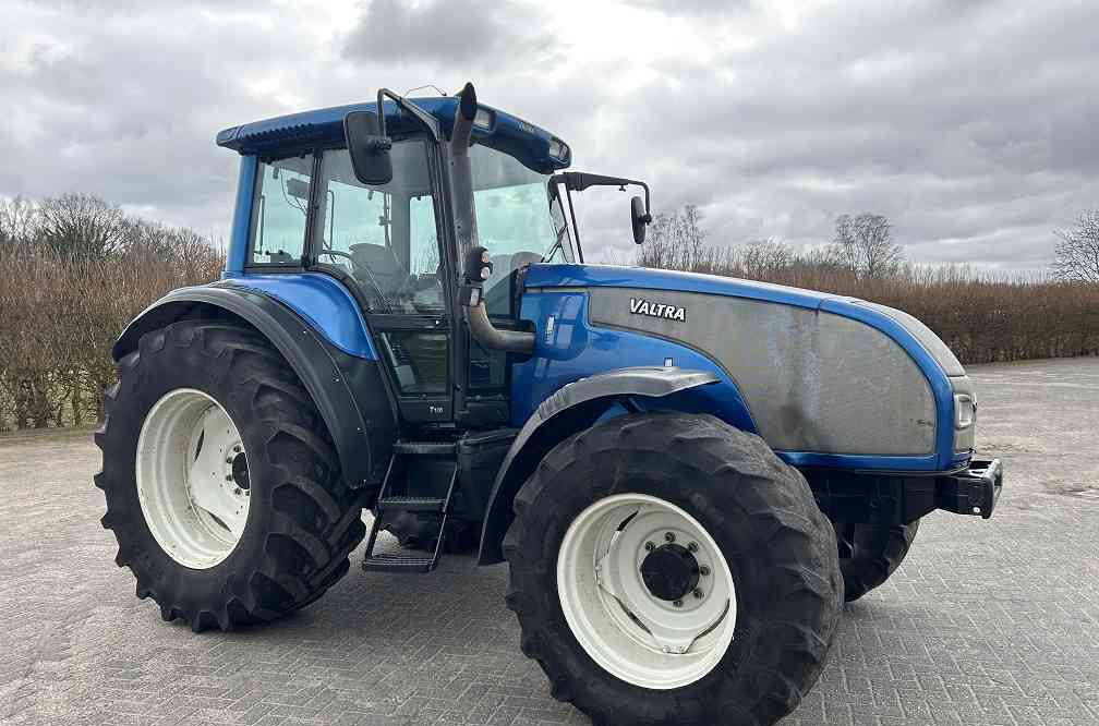 Tractor Valtra T130 trekker