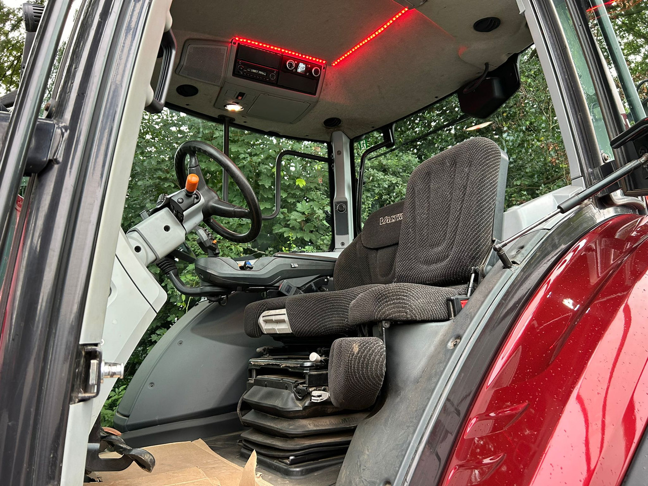 Tractor Valtra T214 Direct