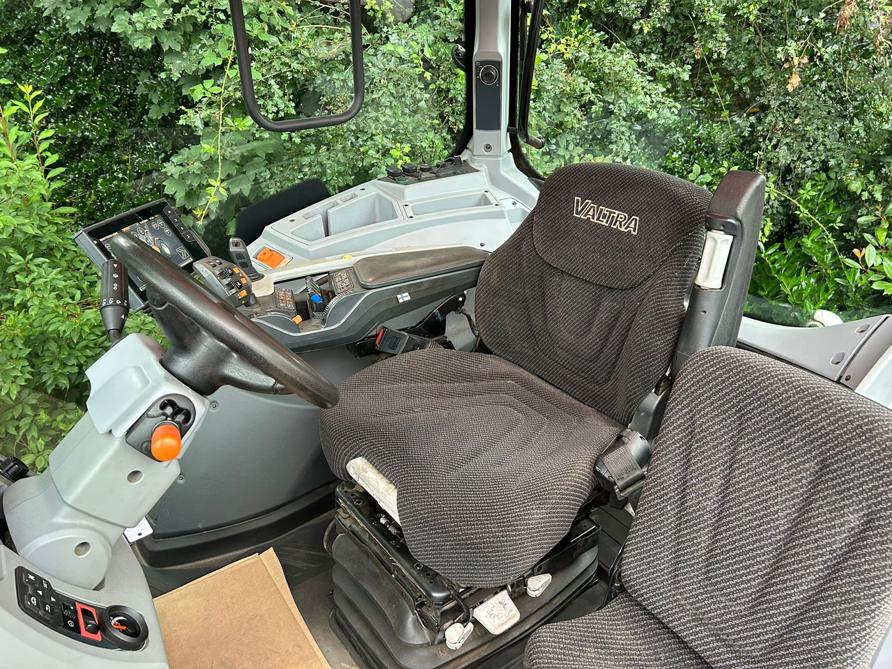 Tractor Valtra T214 Direct