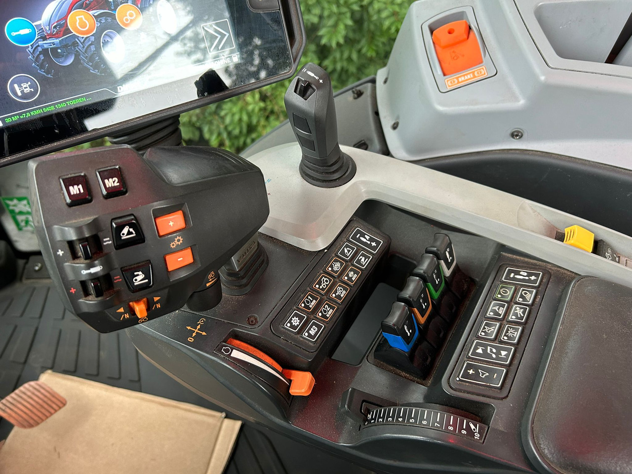Tractor Valtra T214 Direct