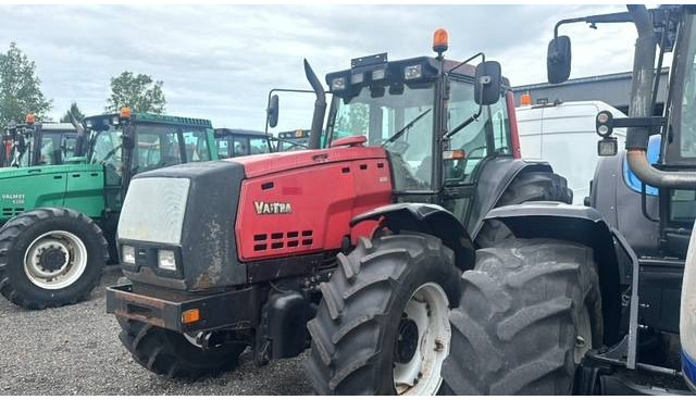 Tractor Valtra Valmet 8450, Voorasvering!
