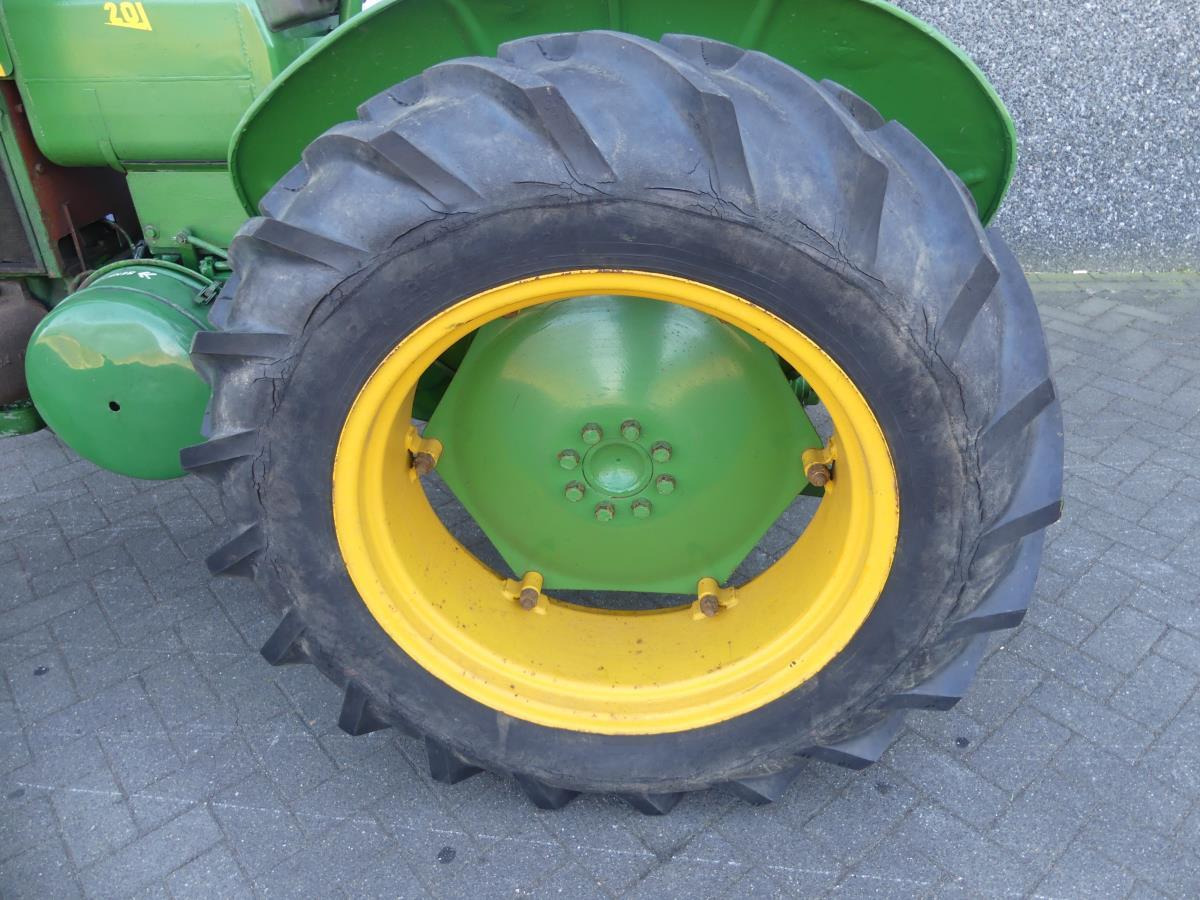 Tractor Vierzon 201