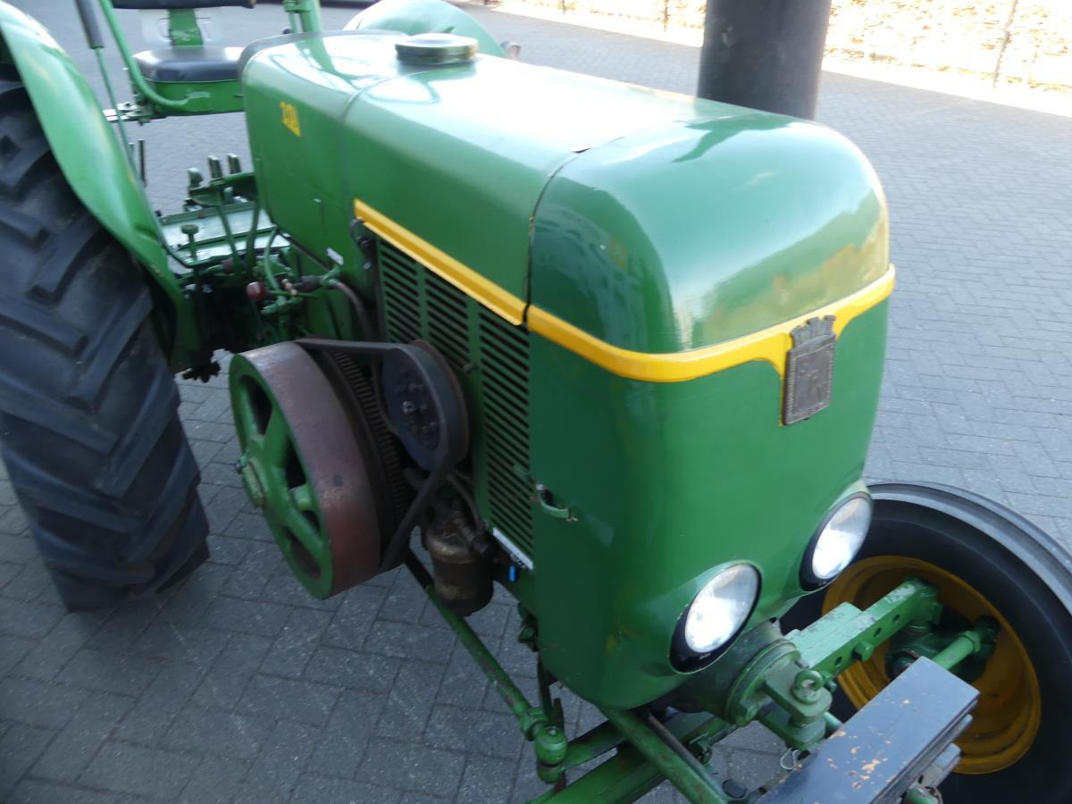 Tractor Vierzon 201