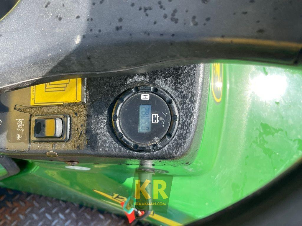 Tuinmachine John Deere 1200A bunkerrake