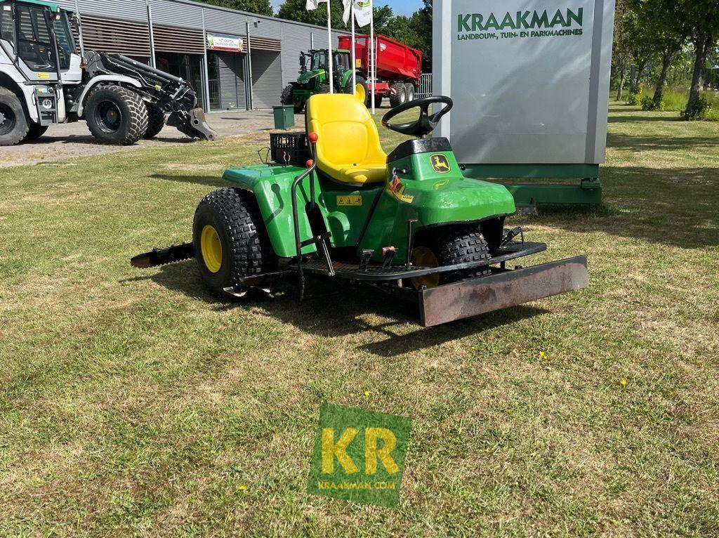 Tuinmachine John Deere 1200A bunkerrake