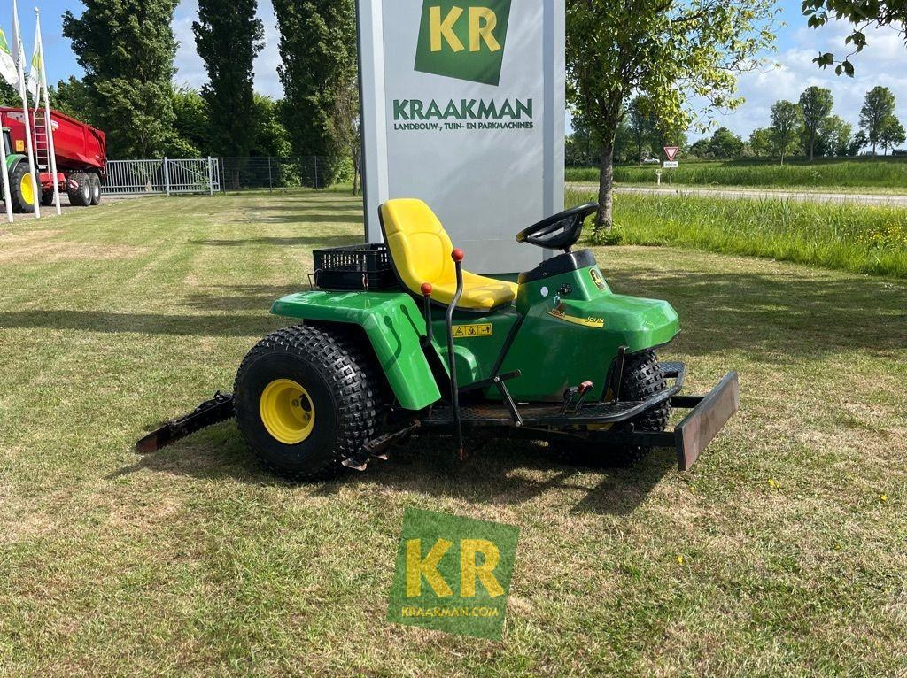 Tuinmachine John Deere 1200A bunkerrake