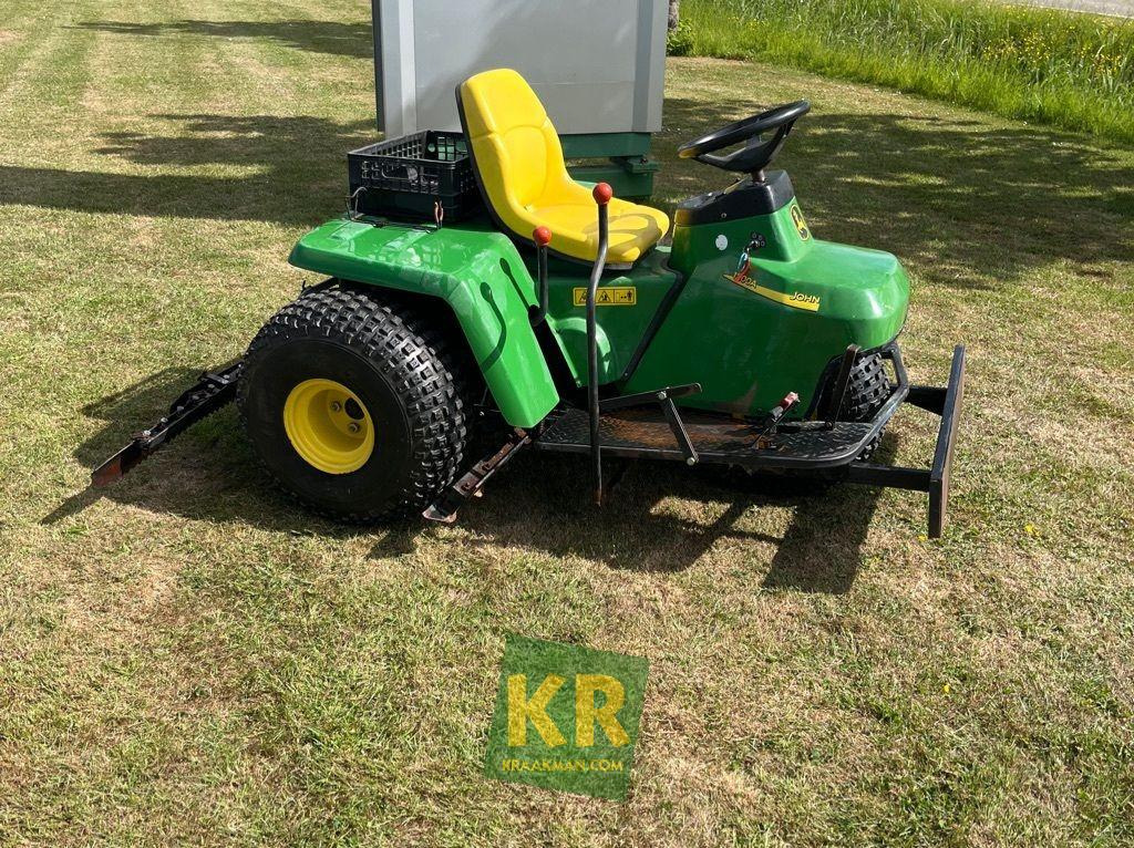 Tuinmachine John Deere 1200A bunkerrake
