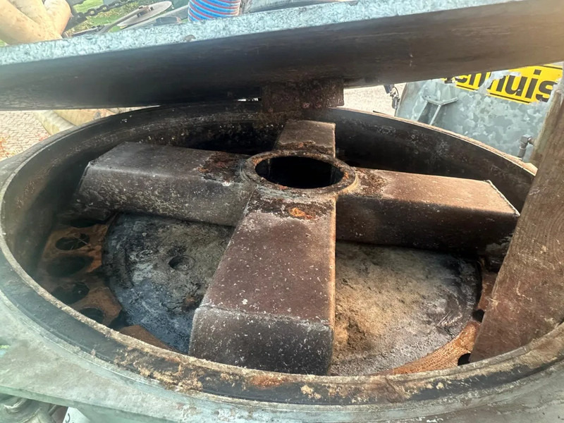 Landbouwmachine Veenhuis VMB 7500 + bemester slootsmid