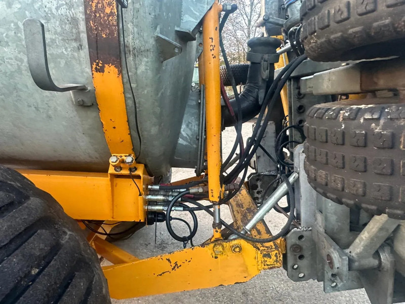 Landbouwmachine Veenhuis VMB 7500 + bemester slootsmid