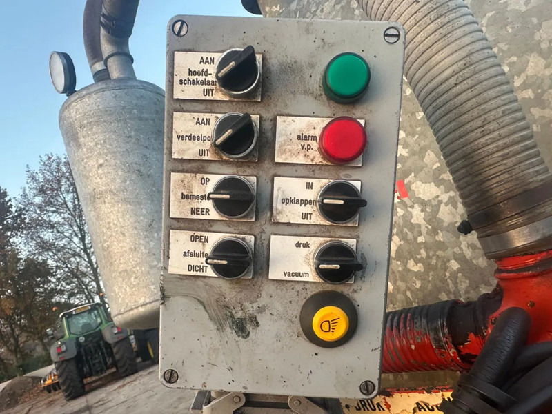 Landbouwmachine Veenhuis VMB 7500 + bemester slootsmid