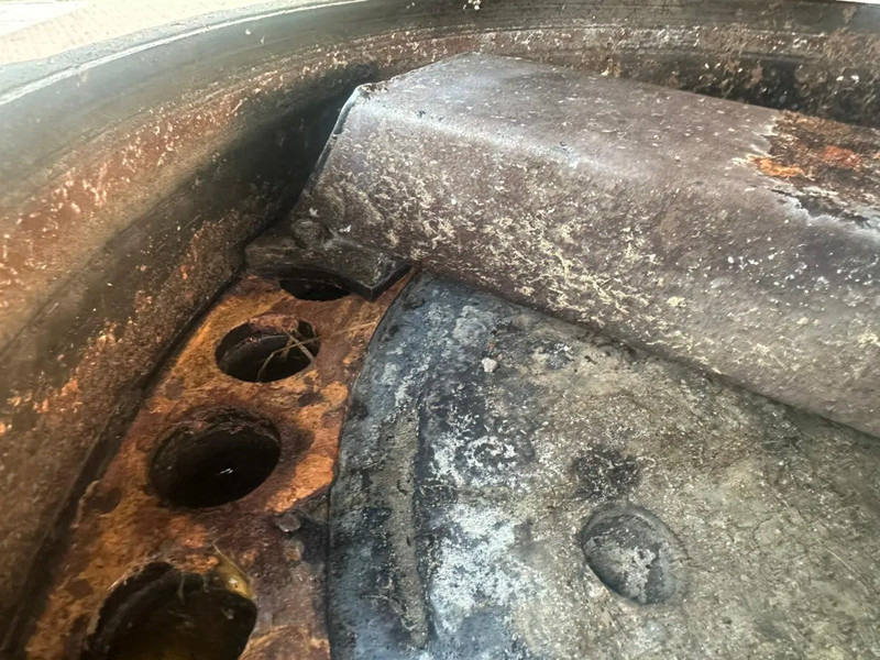 Landbouwmachine Veenhuis VMB 7500 + bemester slootsmid