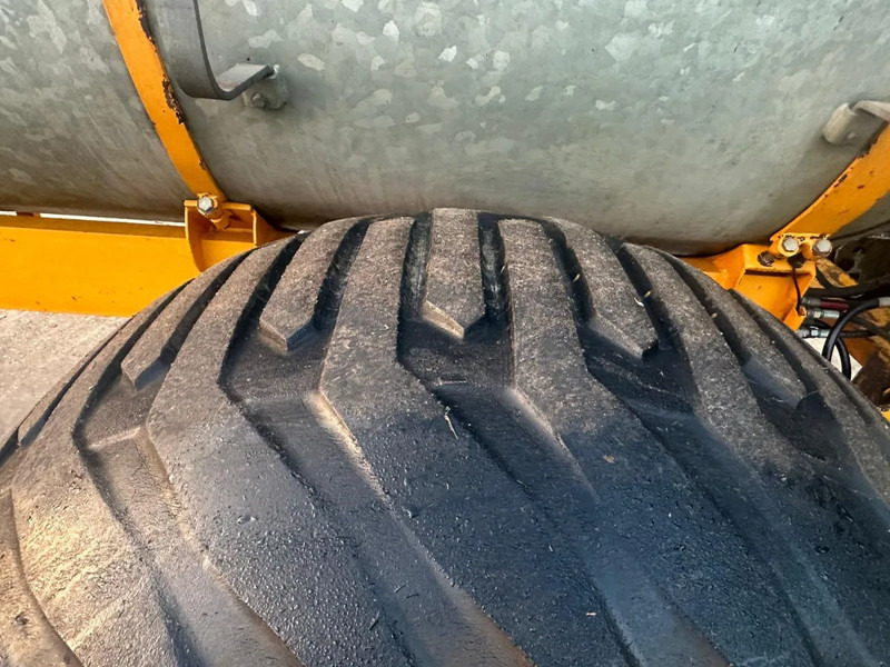 Landbouwmachine Veenhuis VMB 7500 + bemester slootsmid