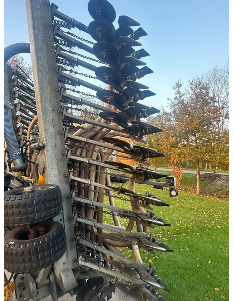 Landbouwmachine Veenhuis VMB 7500 + bemester slootsmid