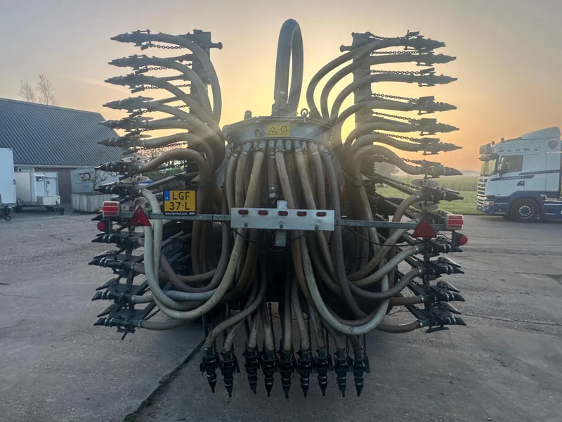 Landbouwmachine Veenhuis VMB 7500 + bemester slootsmid