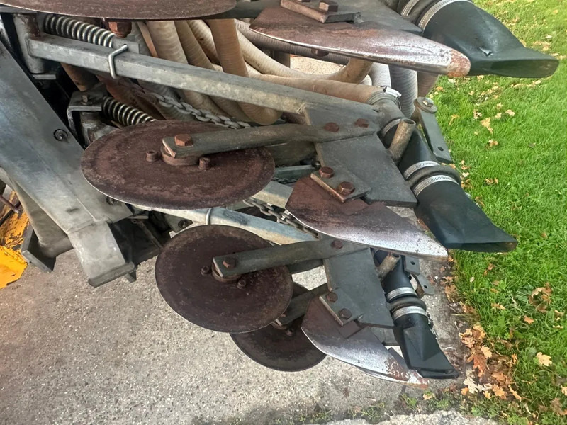 Landbouwmachine Veenhuis VMB 7500 + bemester slootsmid