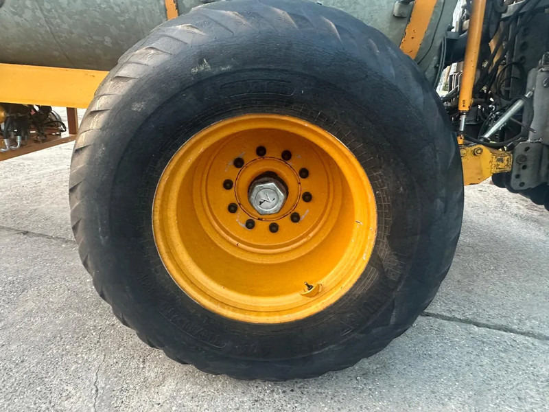 Landbouwmachine Veenhuis VMB 7500 + bemester slootsmid