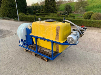 Veldspuit  Spray tank with radio-controlled reel
