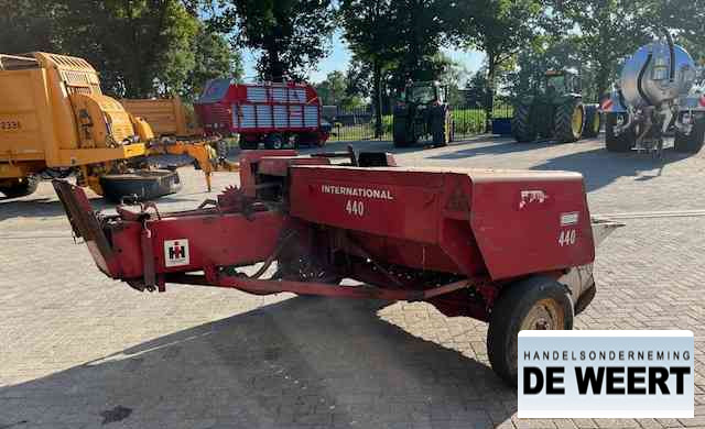 Vierkante balenpers International 440