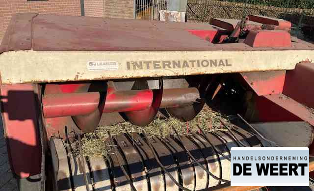 Vierkante balenpers International 440