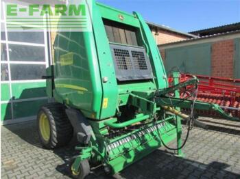 John Deere 864 premium - vierkante balenpers