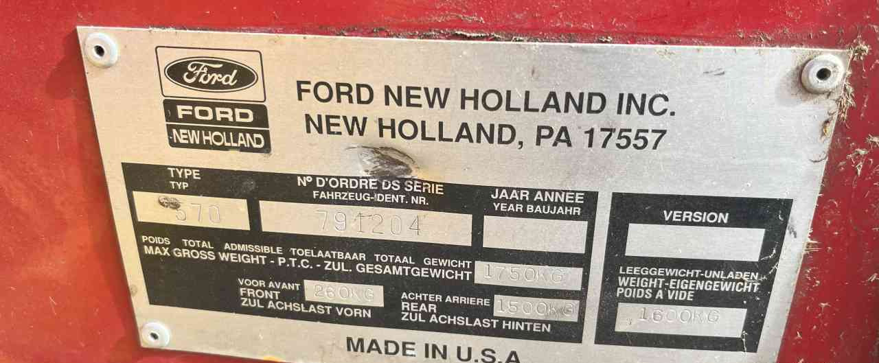 Vierkante balenpers New Holland 570 Balepers pers pakkenperk weidebouwmachines