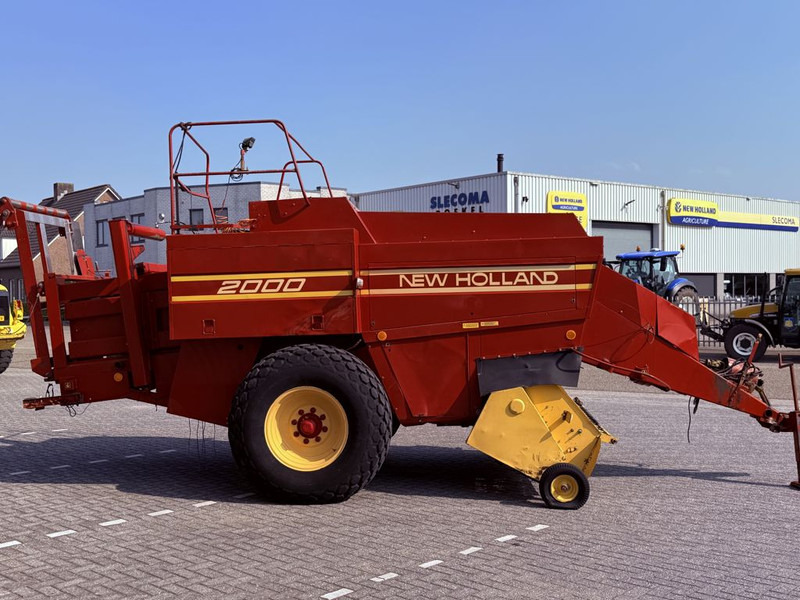 Vierkante balenpers New Holland D2000 Big Baler