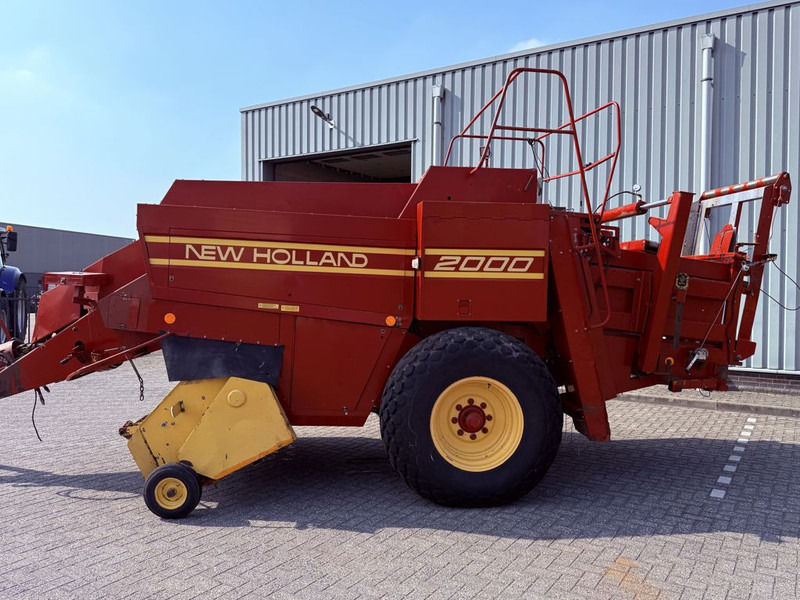 Vierkante balenpers New Holland D2000 Big Baler