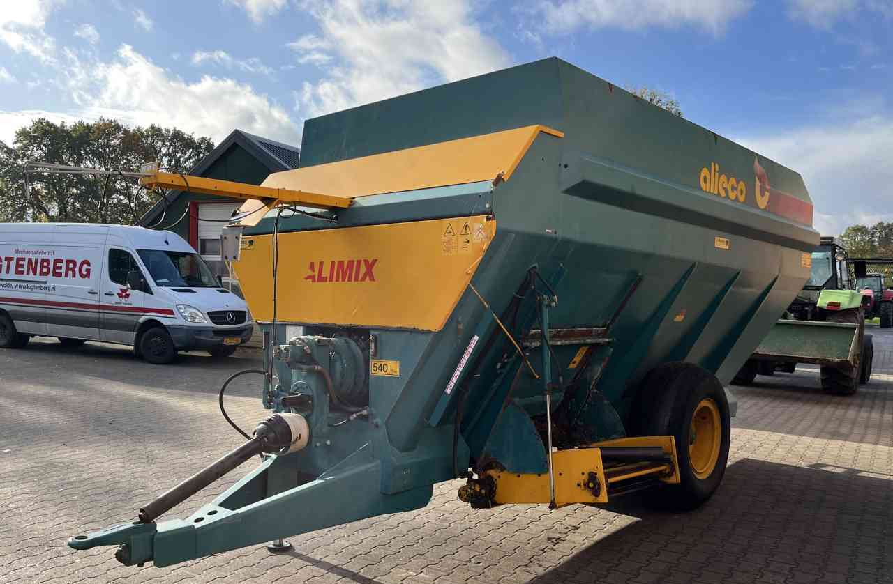 Voermengwagen Alieco Alimix horizontale voermengwagen