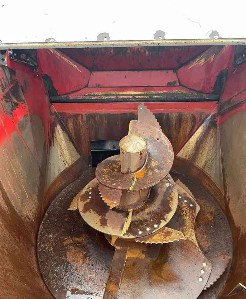 Voermengwagen BVL V-Mix 12 LS Voermengwagen Voermachines