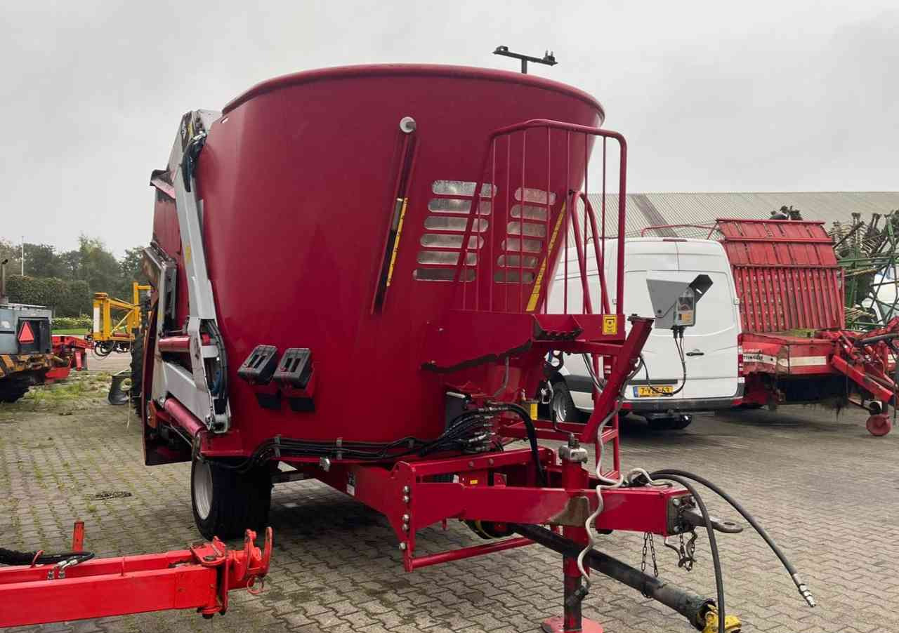 Voermengwagen BVL V-Mix 12 LS Voermengwagen Voermachines