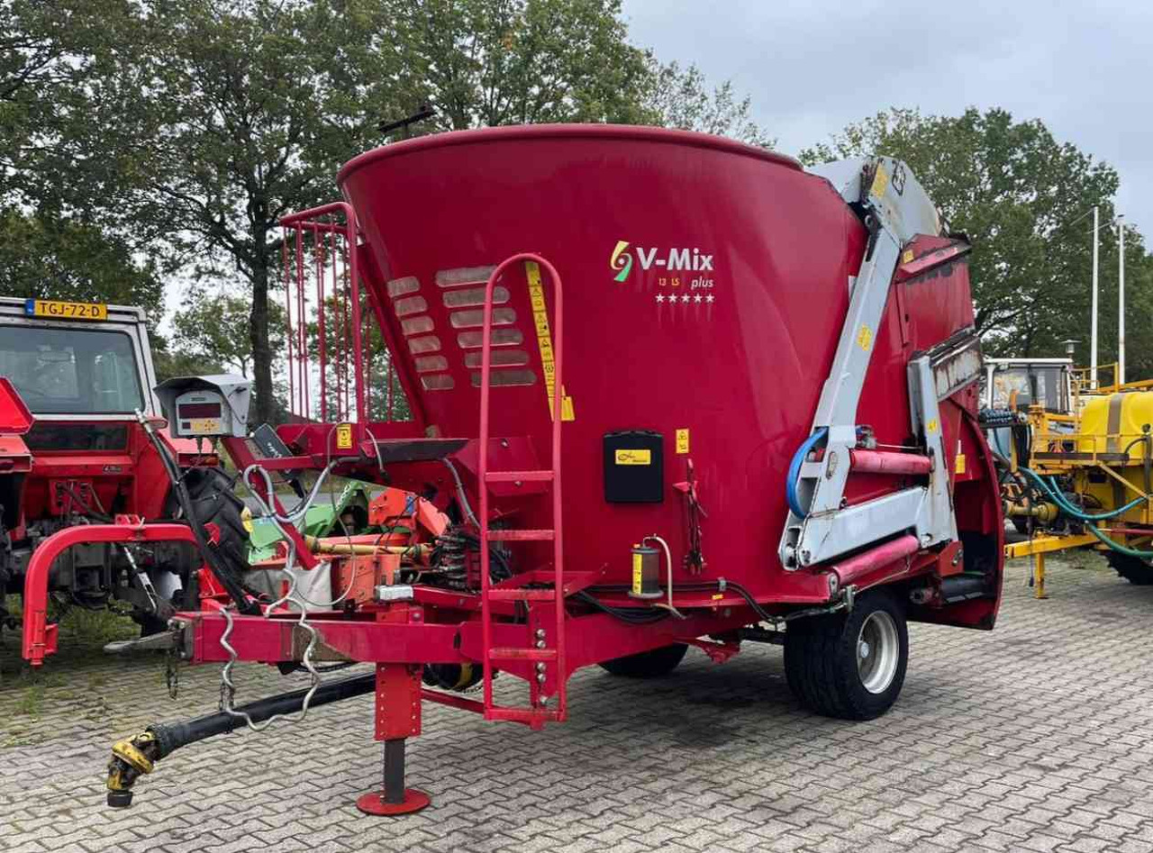 Voermengwagen BVL V-Mix 12 LS Voermengwagen Voermachines