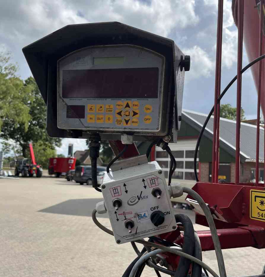 Voermengwagen BVL V-Mix 24-2S Voermengwagen voermachines
