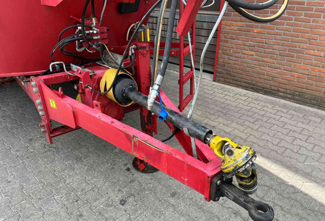 Voermengwagen BVL V-Mix 24-2S Voermengwagen voermachines