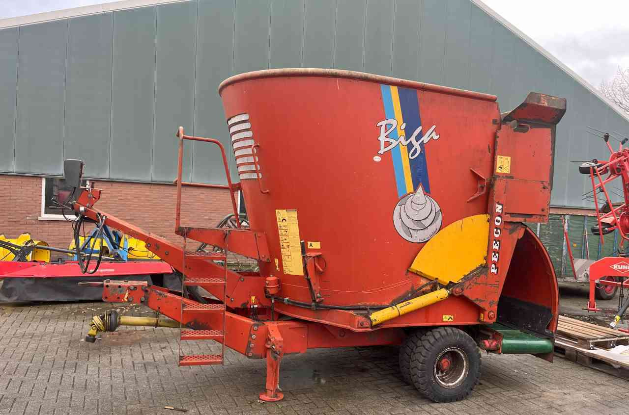 Voermengwagen Peecon BIGA 10 voermengwagen, laadklep, voermachines