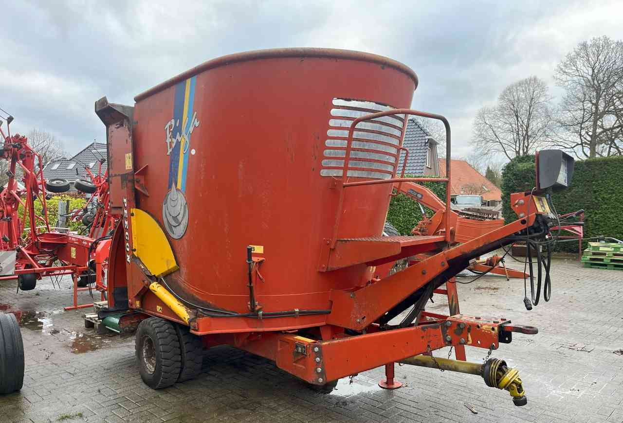 Voermengwagen Peecon BIGA 10 voermengwagen, laadklep, voermachines