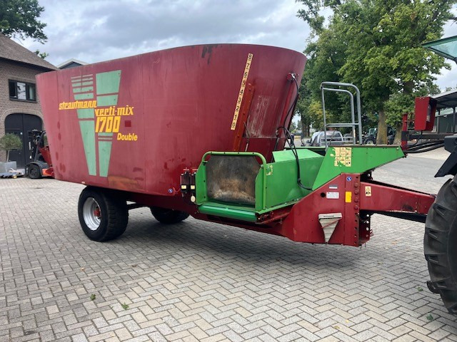 Voermengwagen STRAUTMANN Vertimix 1700 double