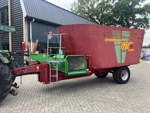 Voermengwagen STRAUTMANN Vertimix 1700 double