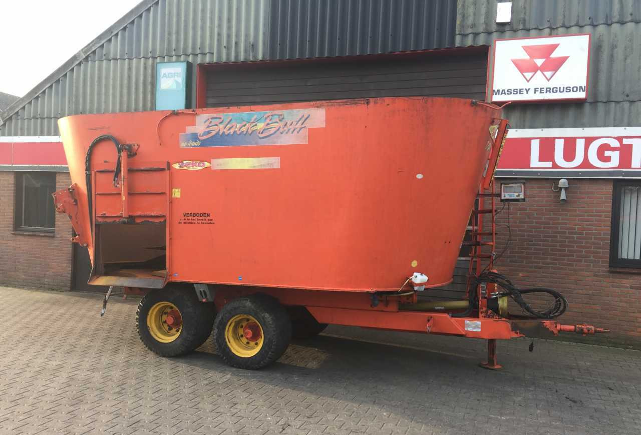 Voermengwagen Seko VML 200 voermachines.