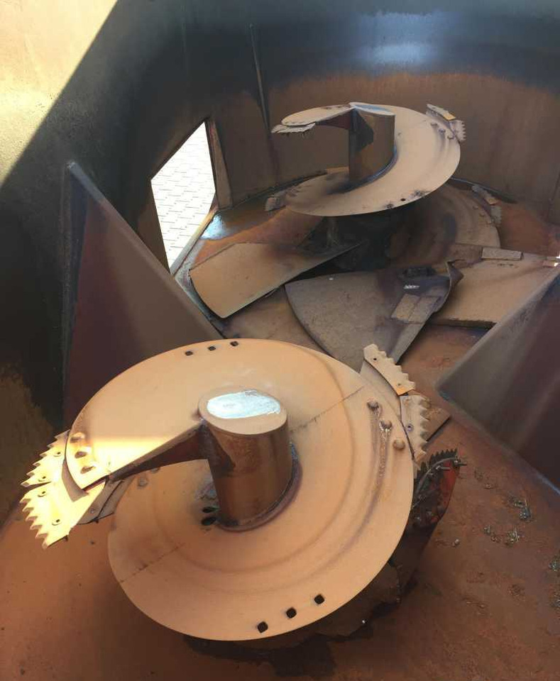 Voermengwagen Seko VML 200 voermachines.