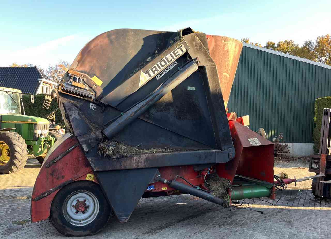 Voermengwagen Trioliet Triomix 1200 zelfladende voermengwagen voermachines