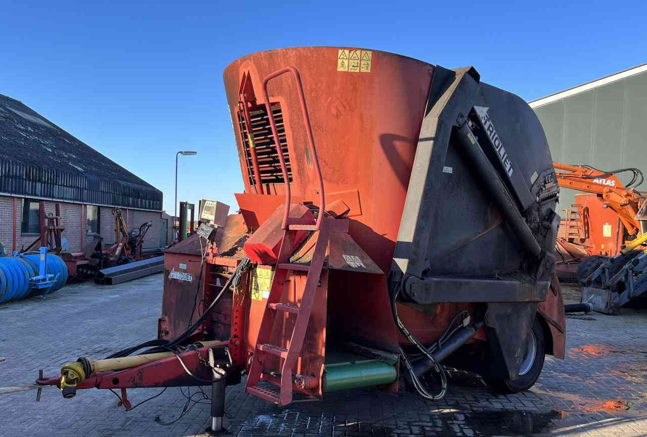 Voermengwagen Trioliet Triomix 1200 zelfladende voermengwagen voermachines