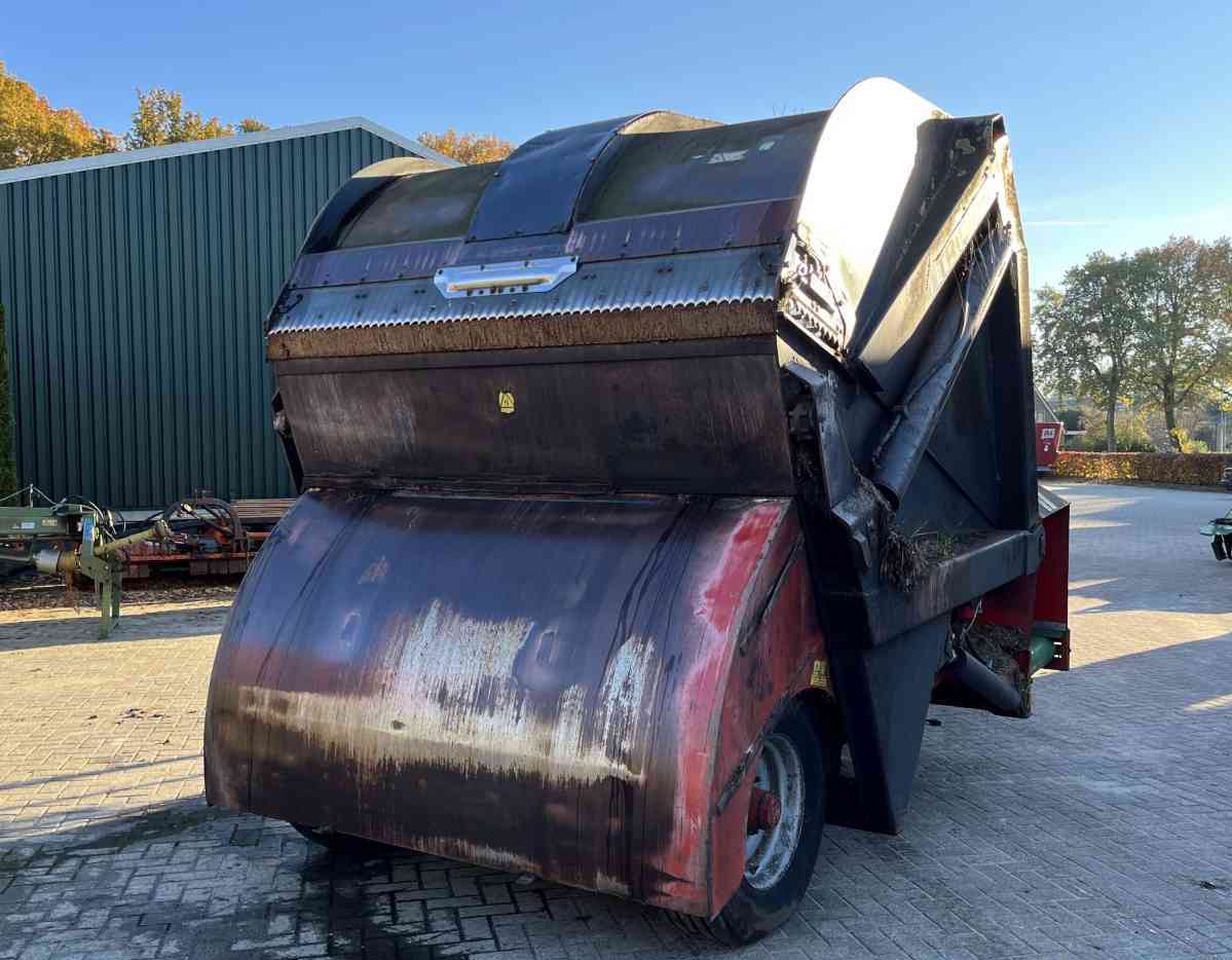 Voermengwagen Trioliet Triomix 1200 zelfladende voermengwagen voermachines