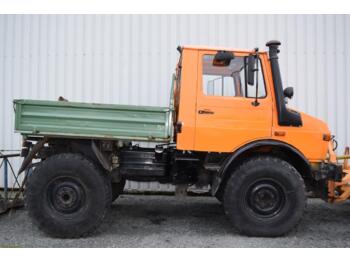 Gemeentelijke machine/ Speciaal UNIMOG U1200