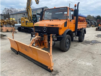 Gemeentelijke machine/ Speciaal UNIMOG U1450