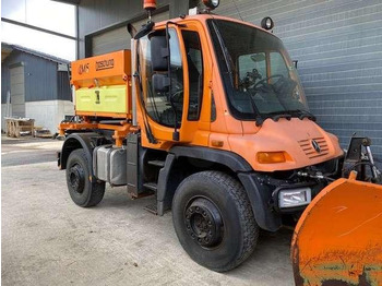 Gemeentelijke machine/ Speciaal UNIMOG