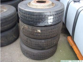 Michelin 4x Michelin 245/ 70/ R17.5 Banden - band