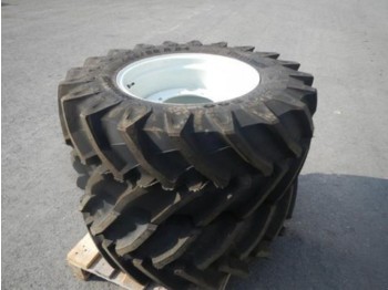 Trelleborg 440/65 R 24 zu Steyr Multi - Band