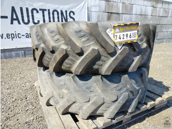 BKT Agrimax RT8 320/85 R24 - banden en velgen
